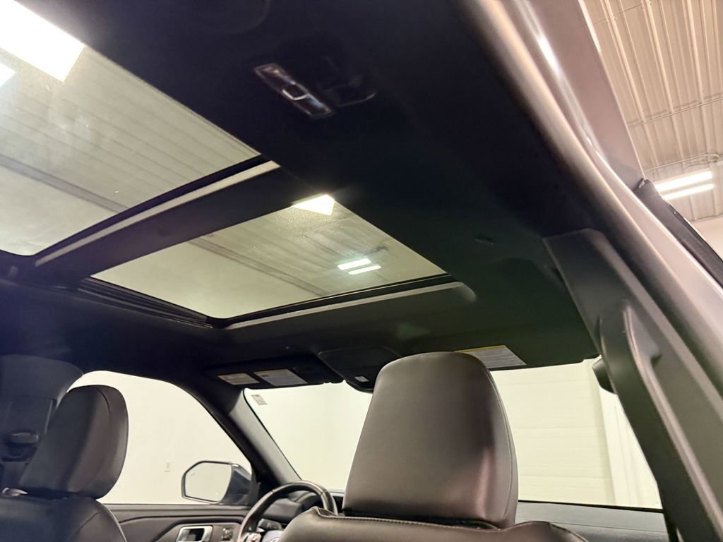 Used 2025 Ford Explorer Platinum w/ LUX Leather Package image 17