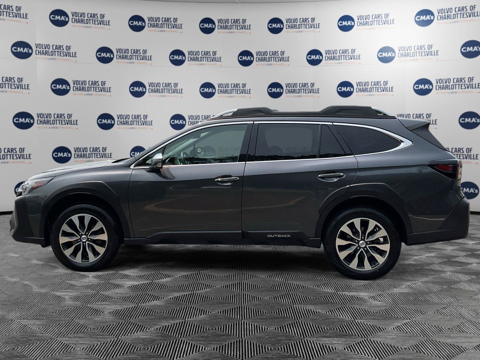 Used 2024 Subaru Outback Touring AWD/4WD image 2