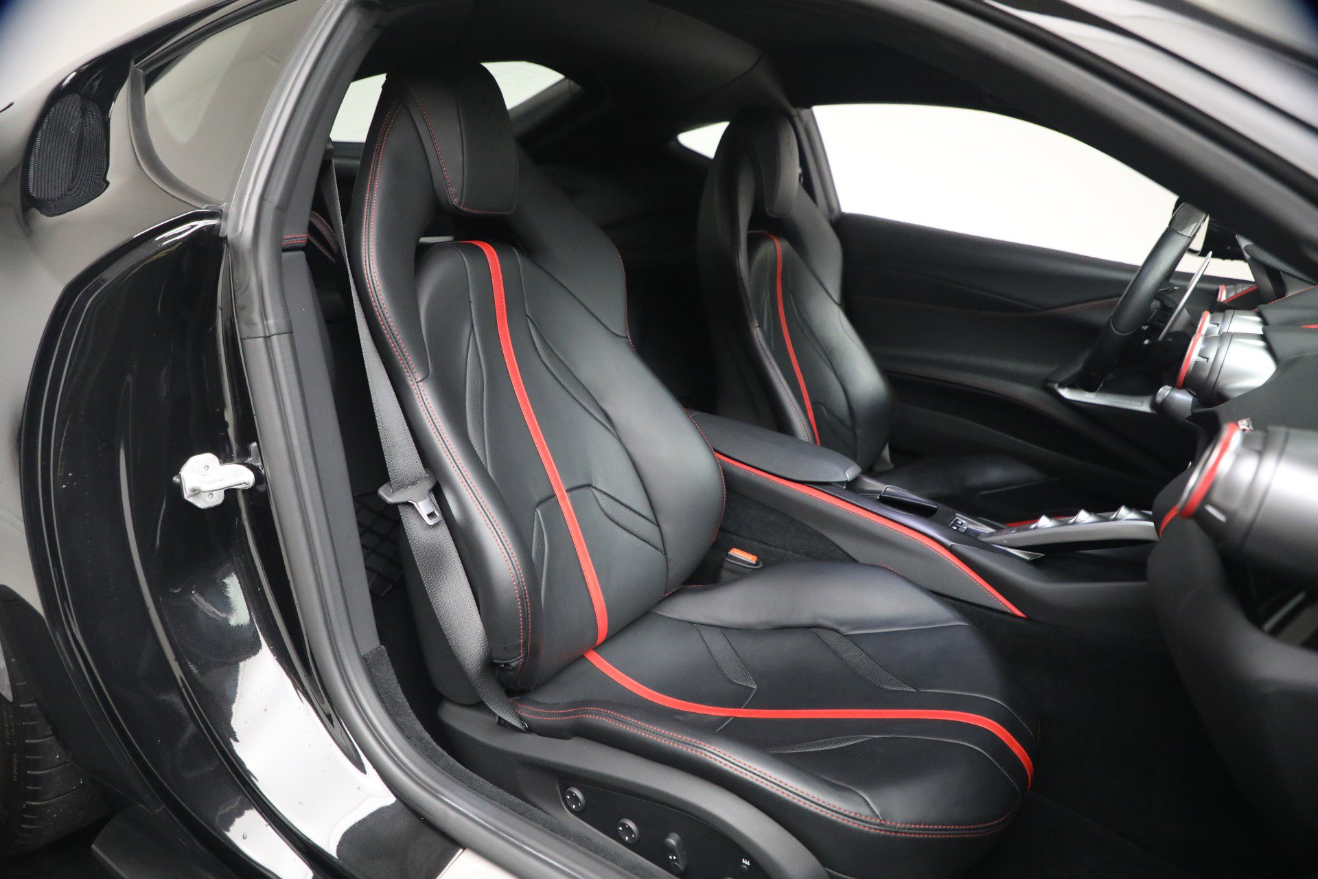 Certified 2019 Ferrari 812 Superfast RWD image 18