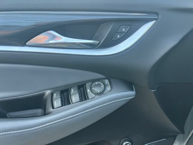 Used 2018 Buick Enclave Essence AWD/4WD image 18