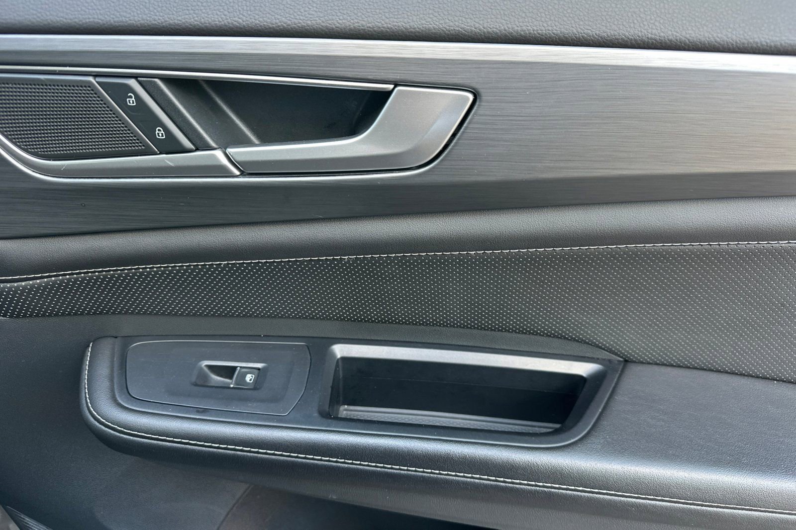 Used 2024 Volkswagen Atlas Cross Sport SE image 21