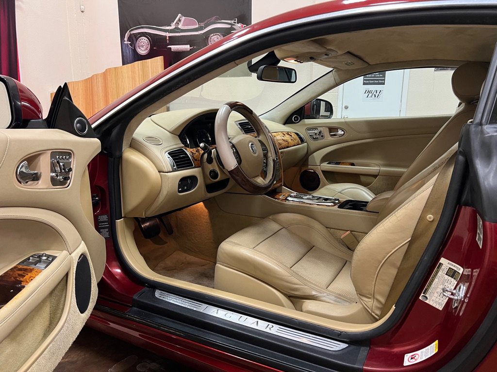 Used 2010 Jaguar XK Coupe RWD image 15