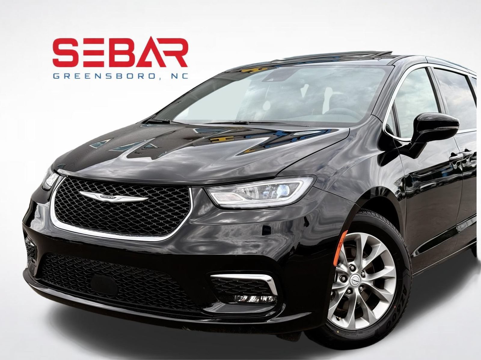 Used 2026 Chrysler Pacifica Limited FWD image 3