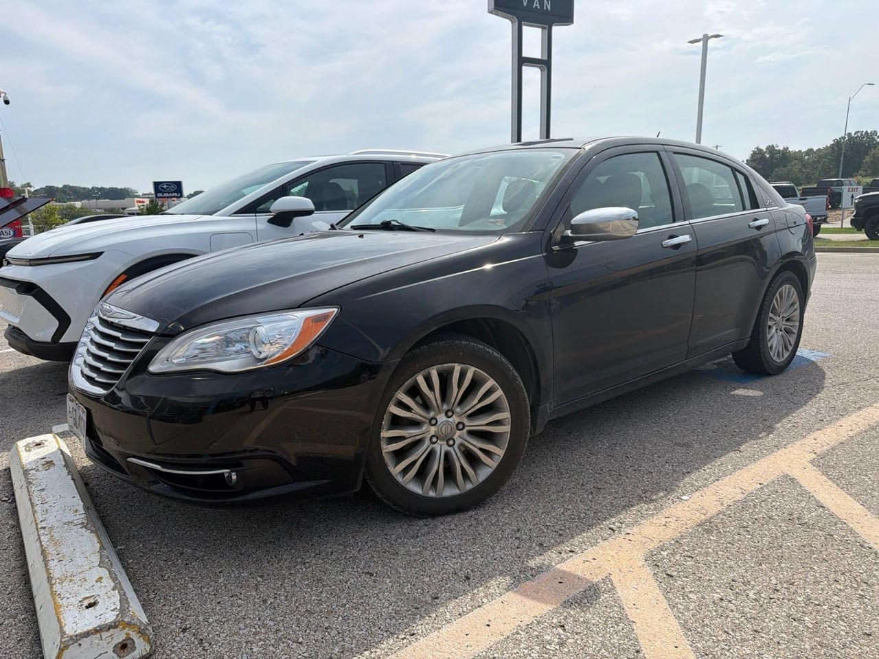 Used 2012 Chrysler 200 Limited FWD image 2