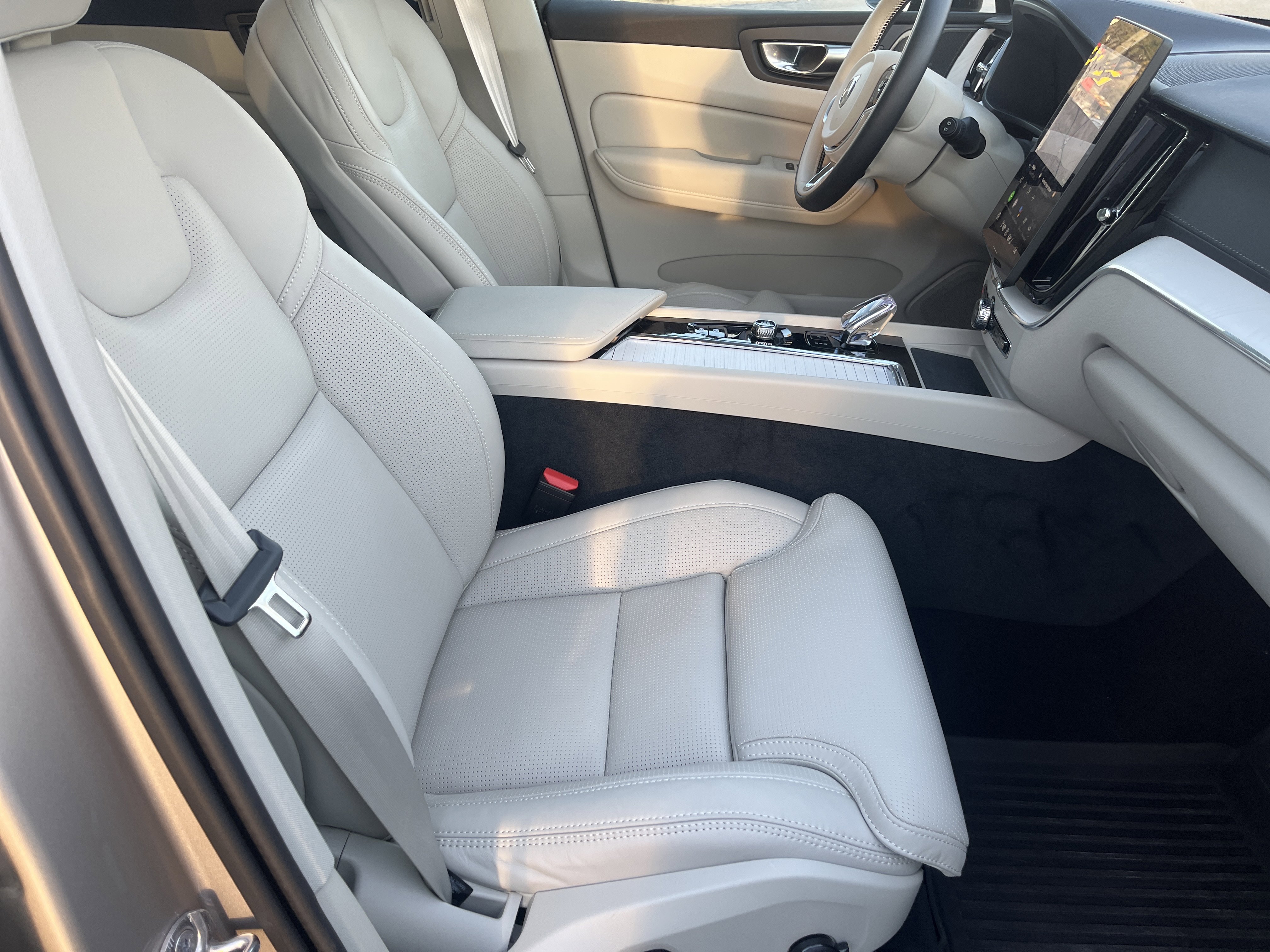 New 2026 Volvo XC60 B5 Ultra w/ Protection Package Premier image 22