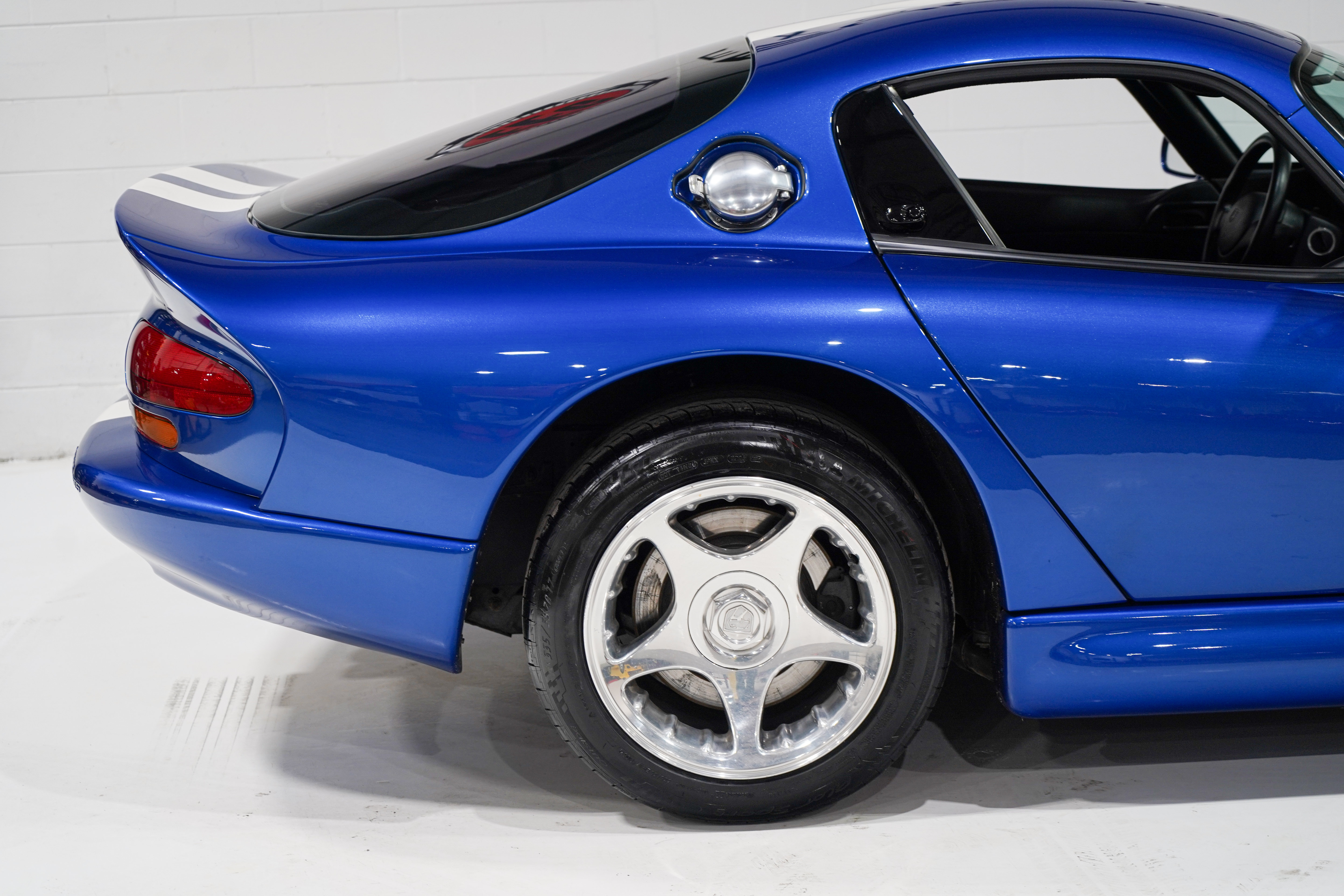 Used 1997 Dodge Viper GTS RWD image 7