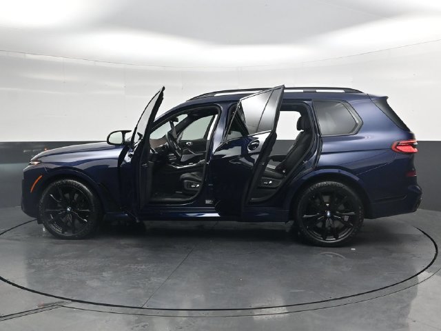 Certified 2025 BMW X7 M60i AWD/4WD image 40