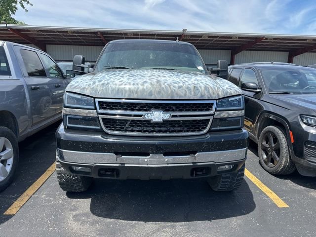 Used 2006 Chevrolet Silverado 2500 LT w/ Onstar Plus Package AWD/4WD image 15