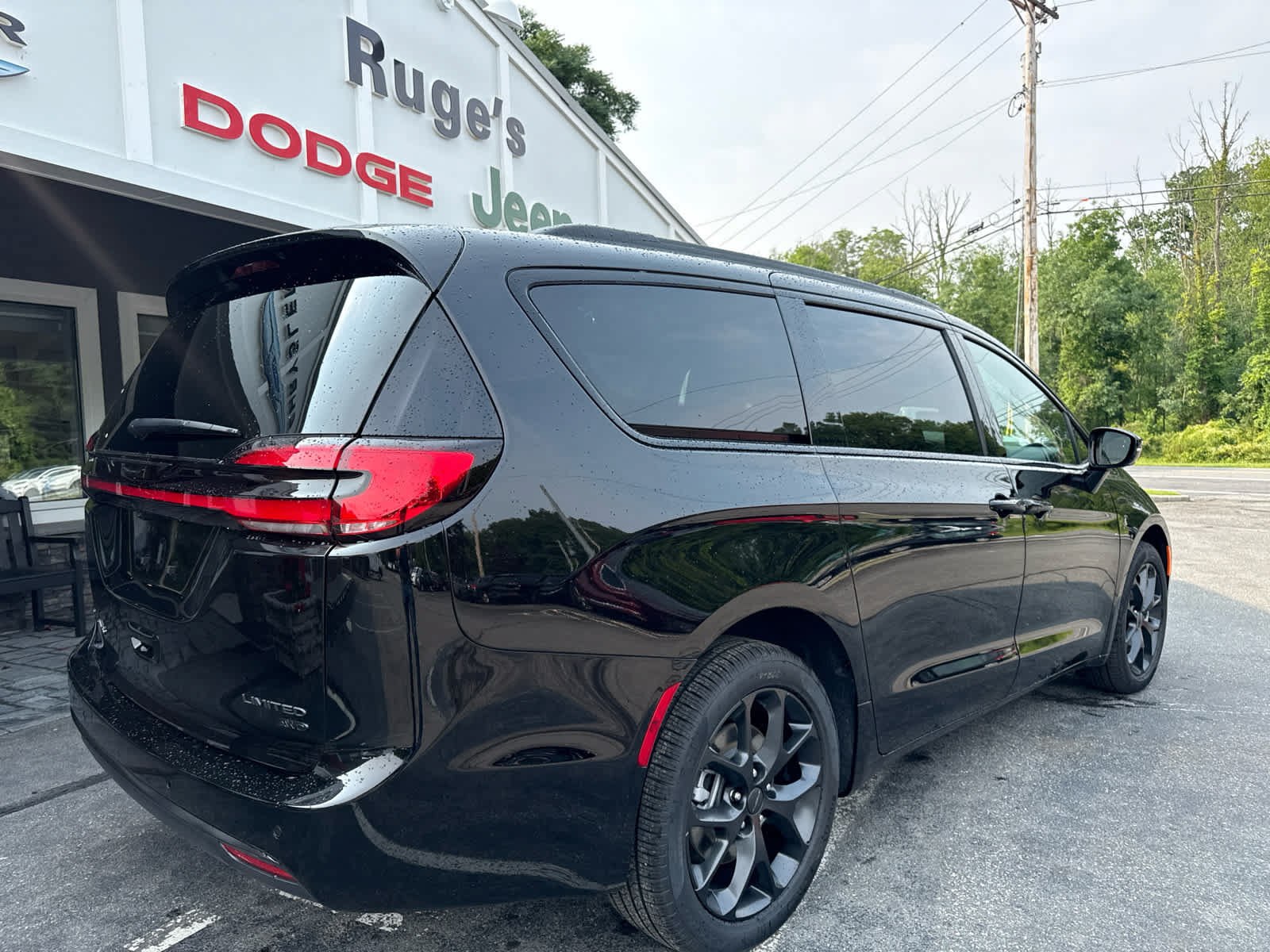 New 2027 Chrysler Pacifica Limited AWD/4WD image 3