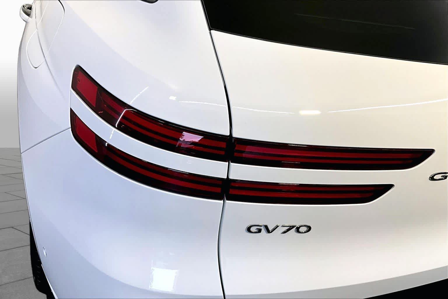 Used 2024 Genesis GV70 3.5T Sport w/ Sport Prestige Package AWD/4WD image 28