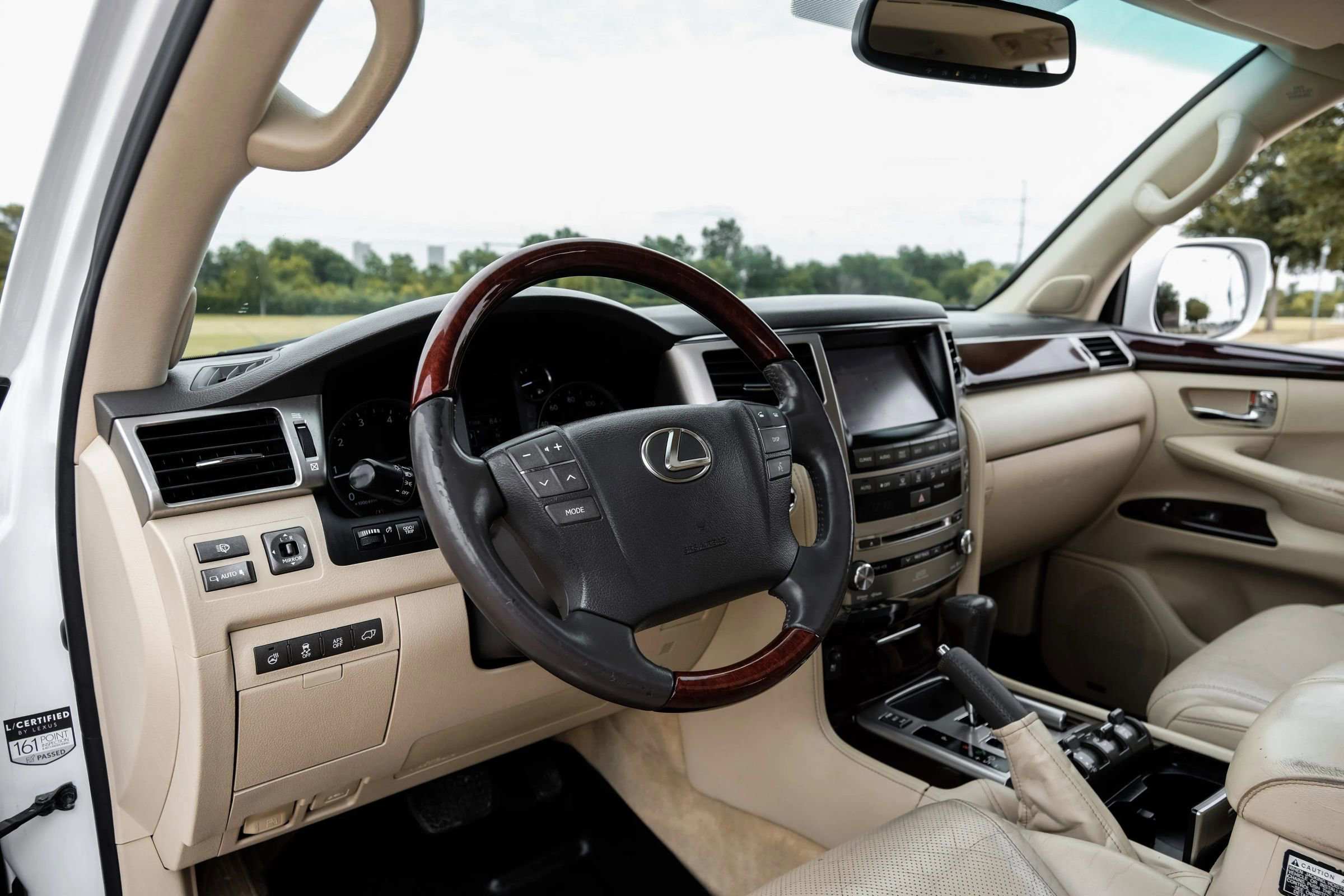 Used 2013 Lexus LX 570 4WD w/ Luxury Pkg image 3