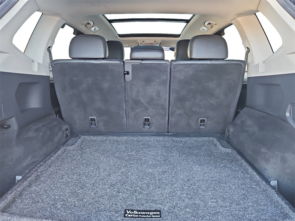 Used 2018 Volkswagen Tiguan SE w/ Panoramic Sunroof Package image 13