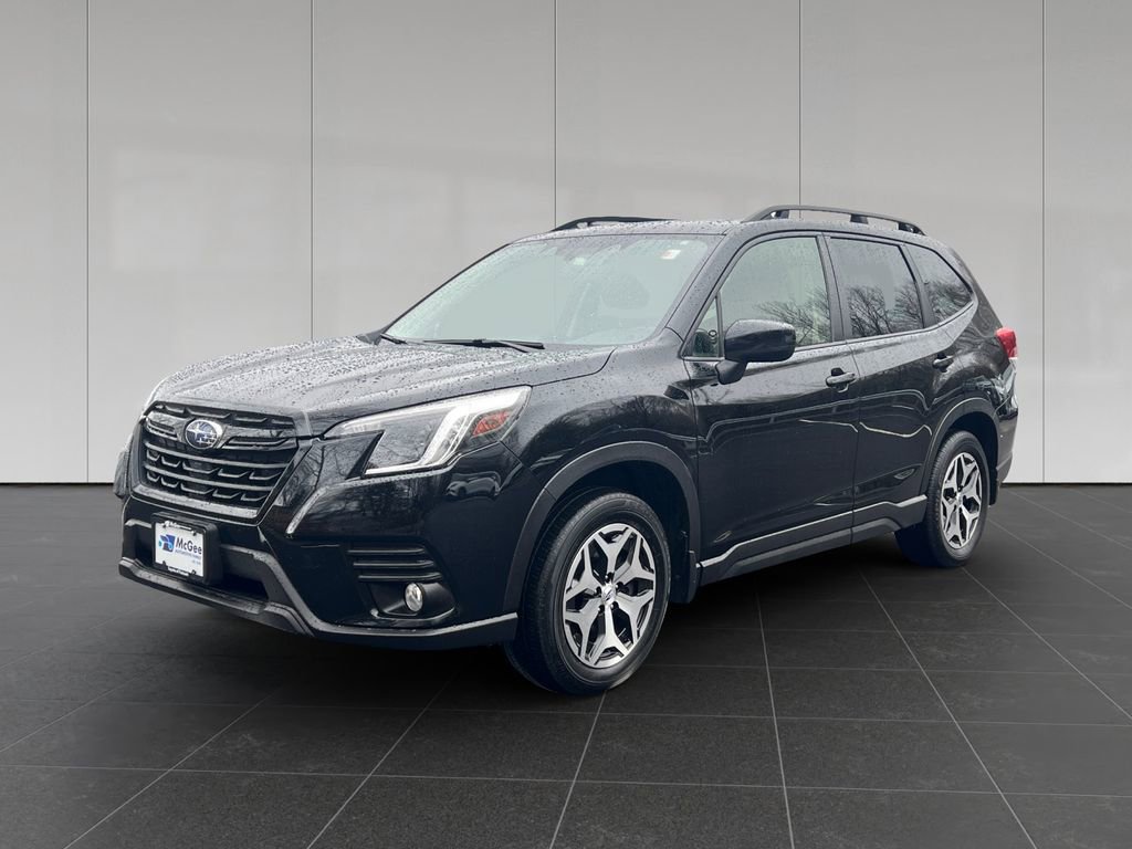 Used 2023 Subaru Forester Premium image 1