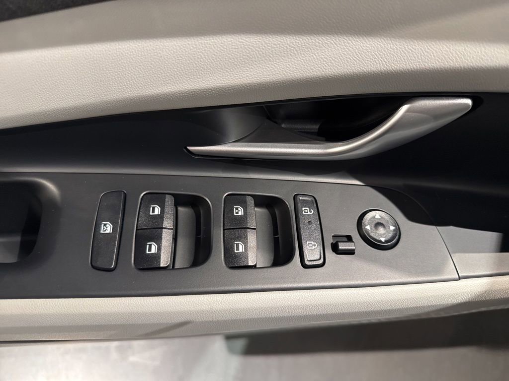 New 2026 Hyundai Elantra Limited FWD image 9