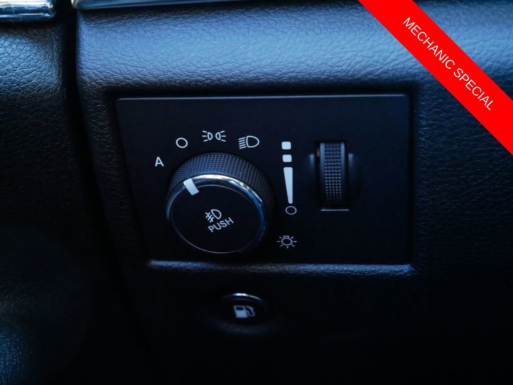 Used 2014 Jeep Grand Cherokee Limited image 18