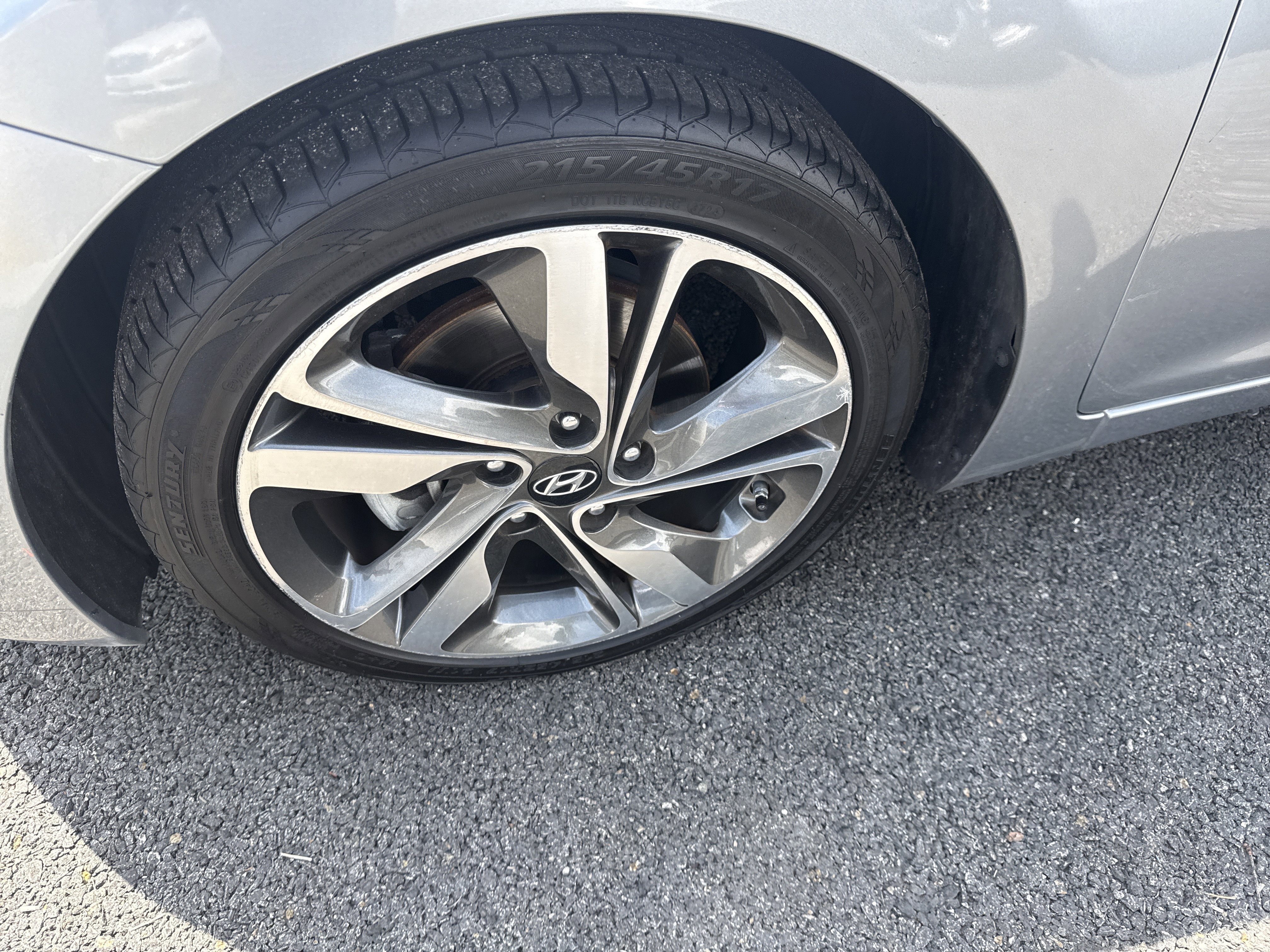 Used 2016 Hyundai Elantra Limited image 9