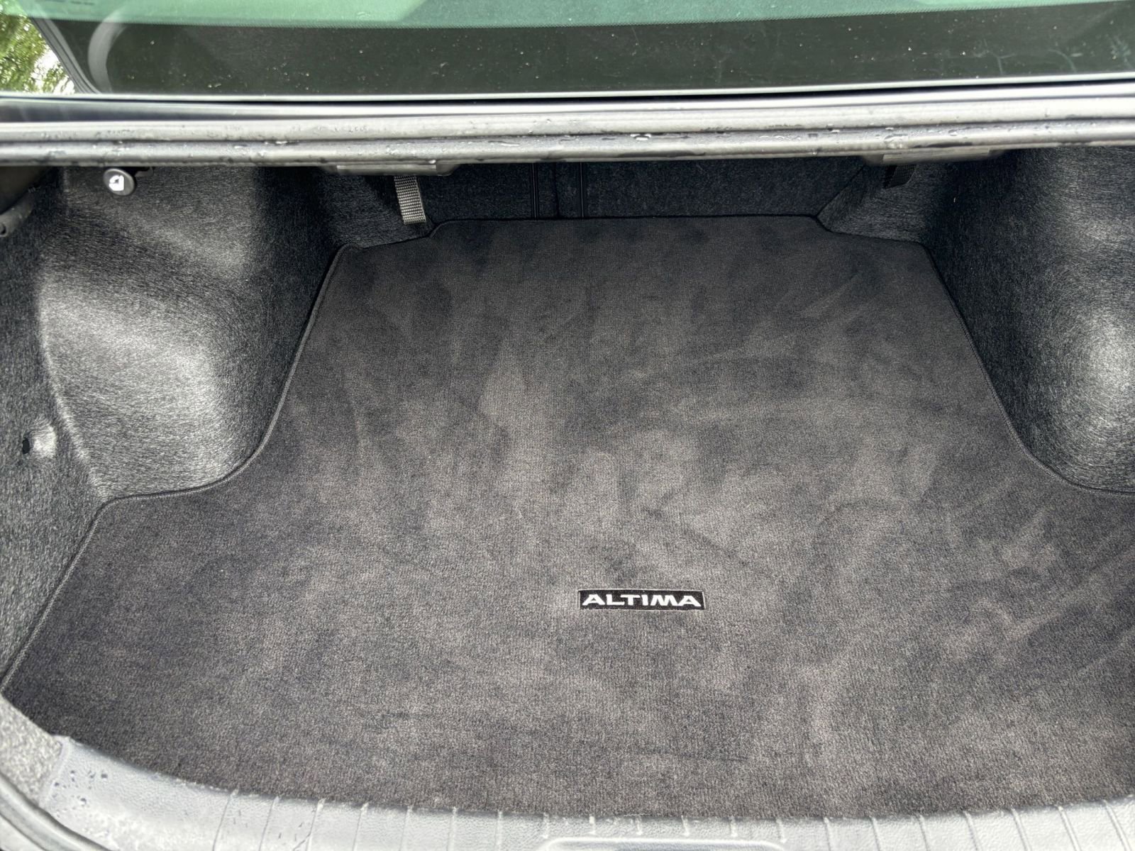 Used 2025 Nissan Altima 2.5 SV FWD image 32