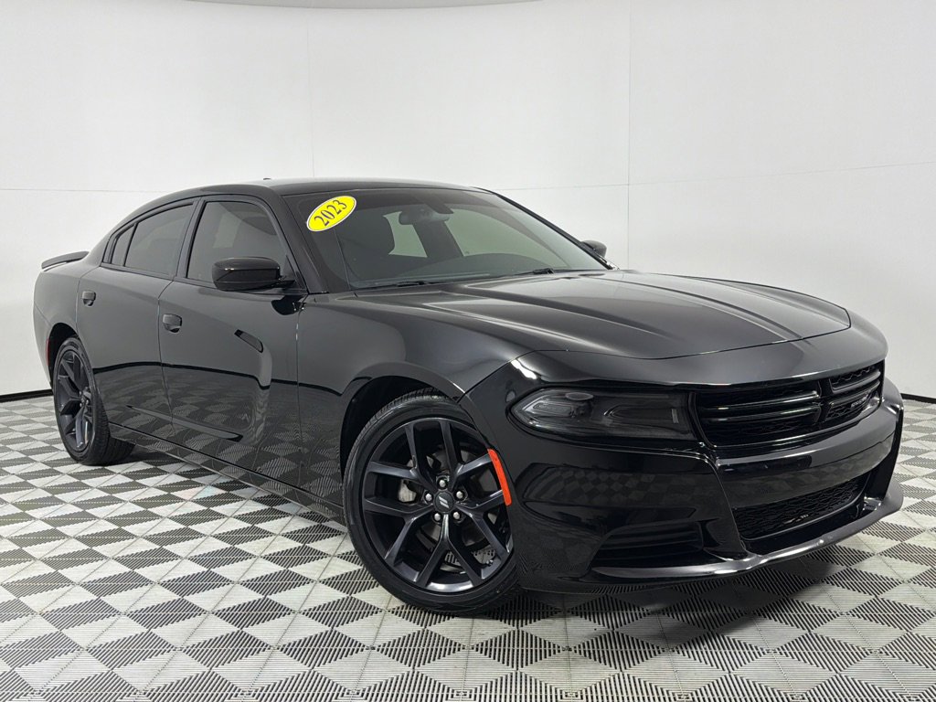 Used 2023 Dodge Charger SXT w/ Blacktop Package image 2