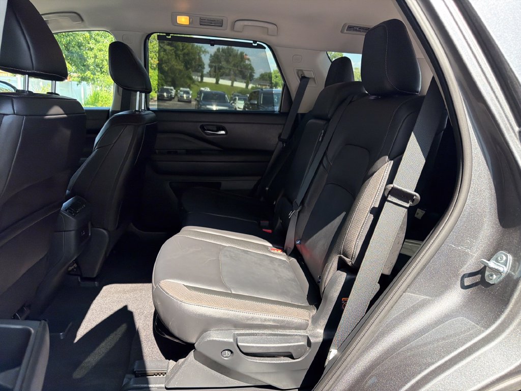 Used 2025 Nissan Pathfinder SL FWD image 27