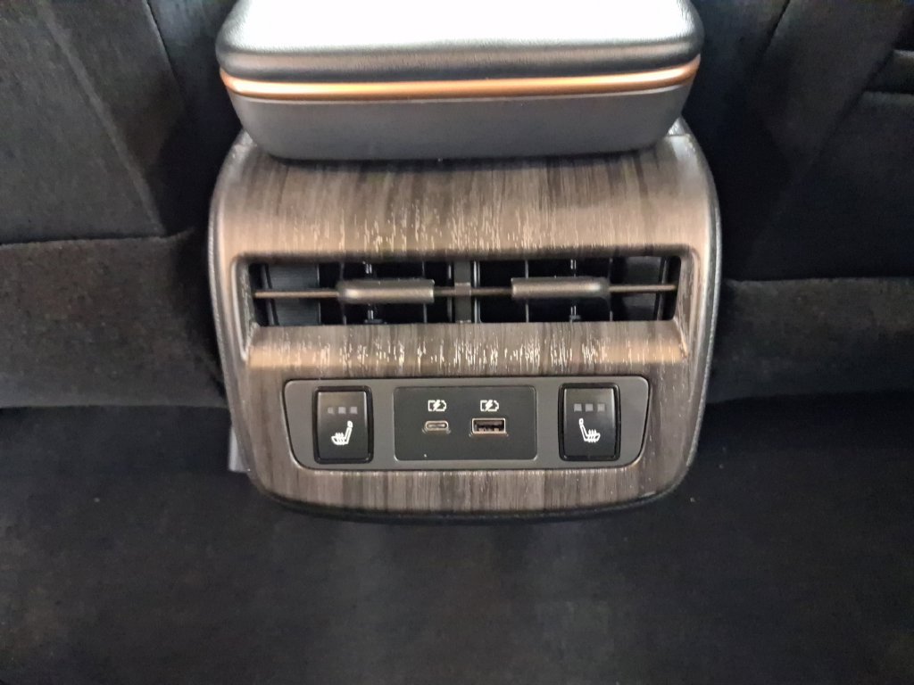 Used 2024 Nissan Ariya AWD image 14