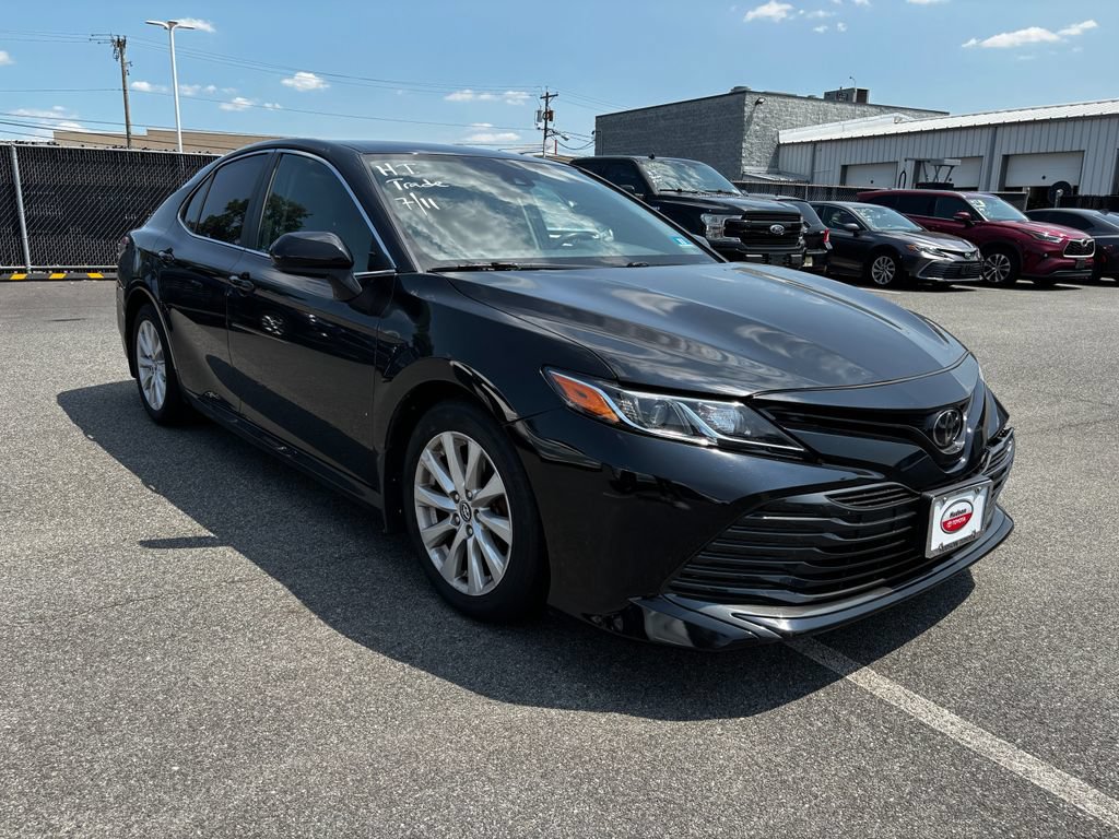 Used 2020 Toyota Camry LE FWD image 3