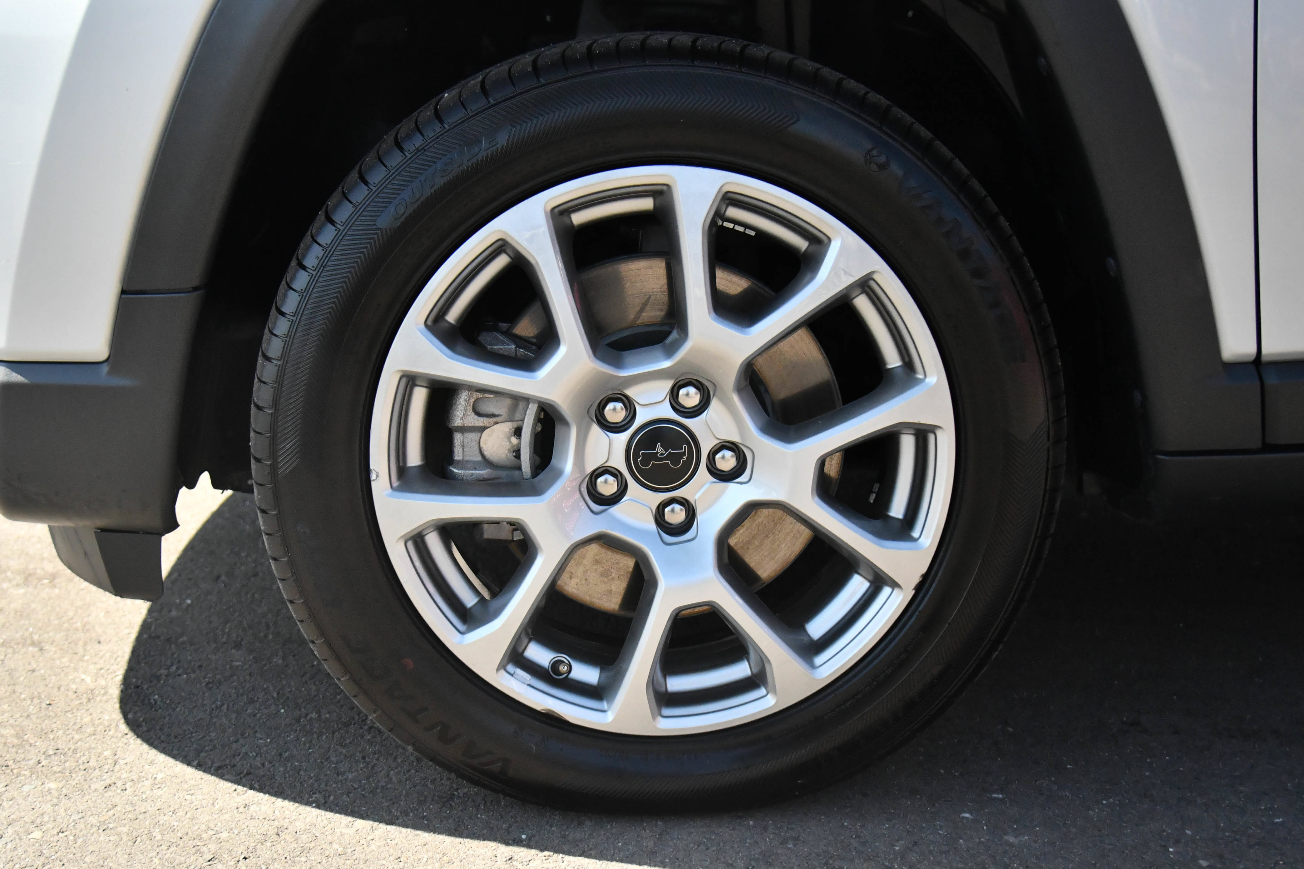 Used 2025 Jeep Compass Limited AWD/4WD image 12