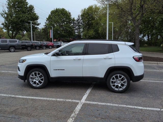Used 2024 Jeep Compass Latitude AWD/4WD image 6