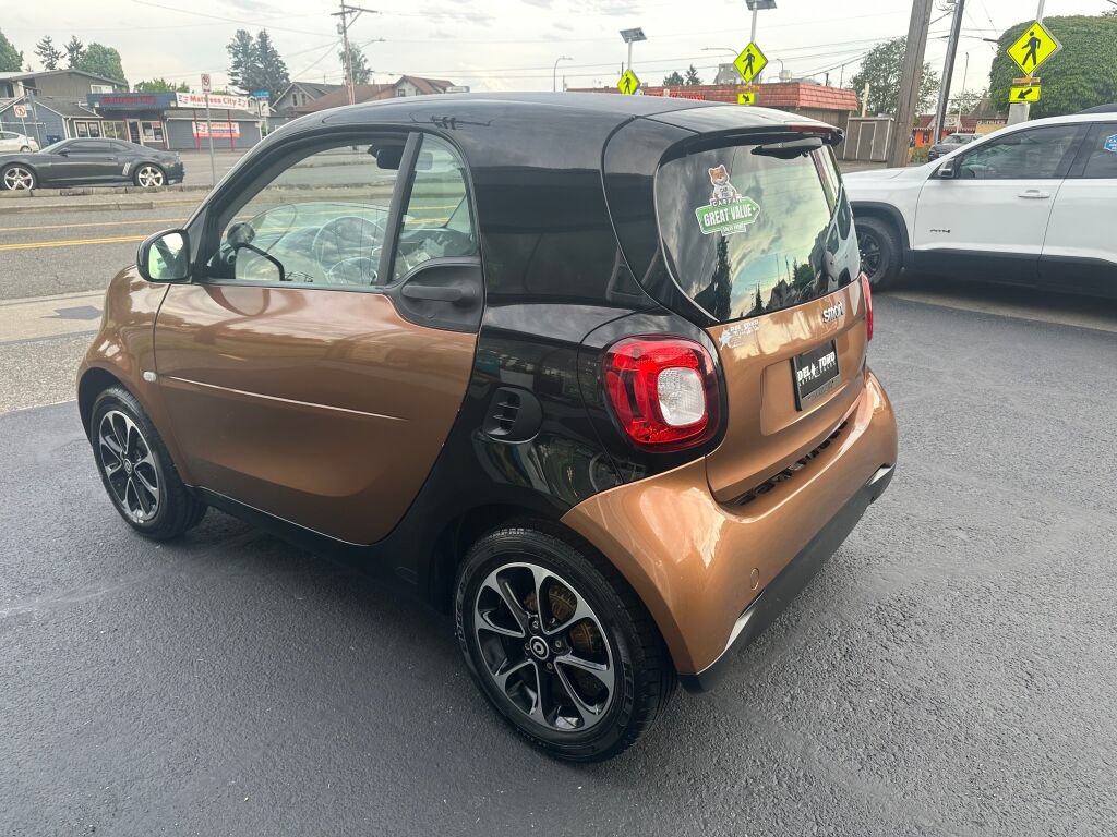 Used 2016 smart fortwo passion RWD image 8