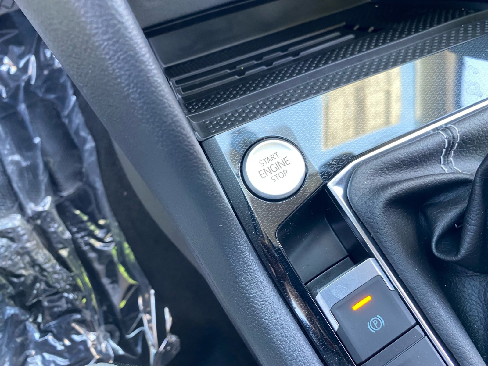 New 2025 Volkswagen Taos SE image 28