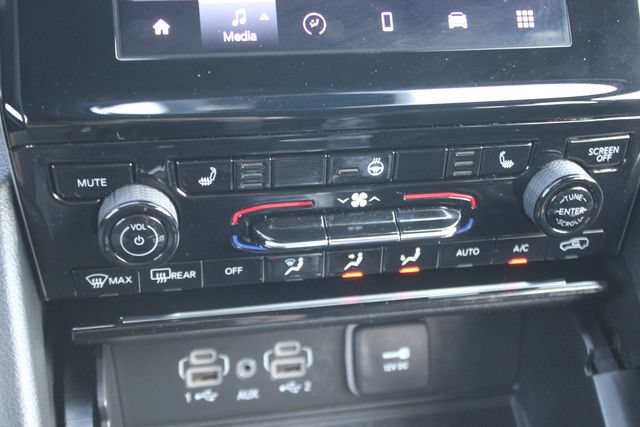 Used 2024 Jeep Grand Cherokee L Altitude AWD/4WD image 7
