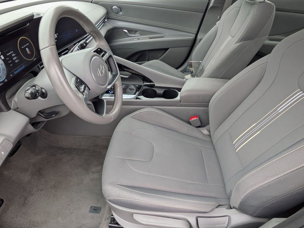 Used 2025 Hyundai Elantra SEL FWD image 11