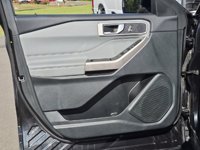 Used 2024 Ford Explorer XLT w/ Equipment Group 202A AWD/4WD image 19