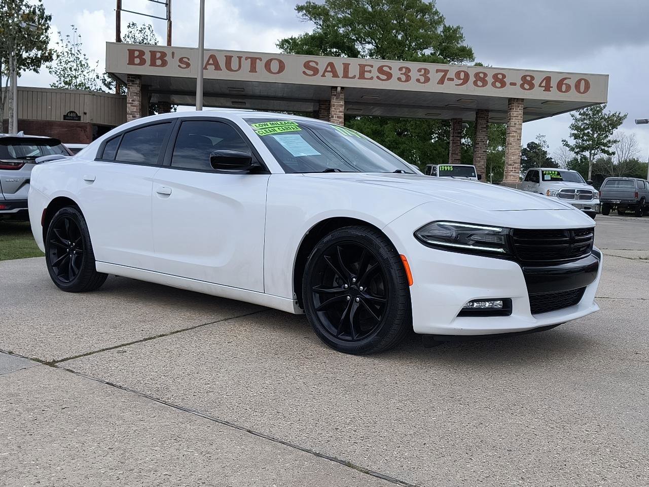 Used 2016 Dodge Charger SXT w/ Blacktop Package image 8