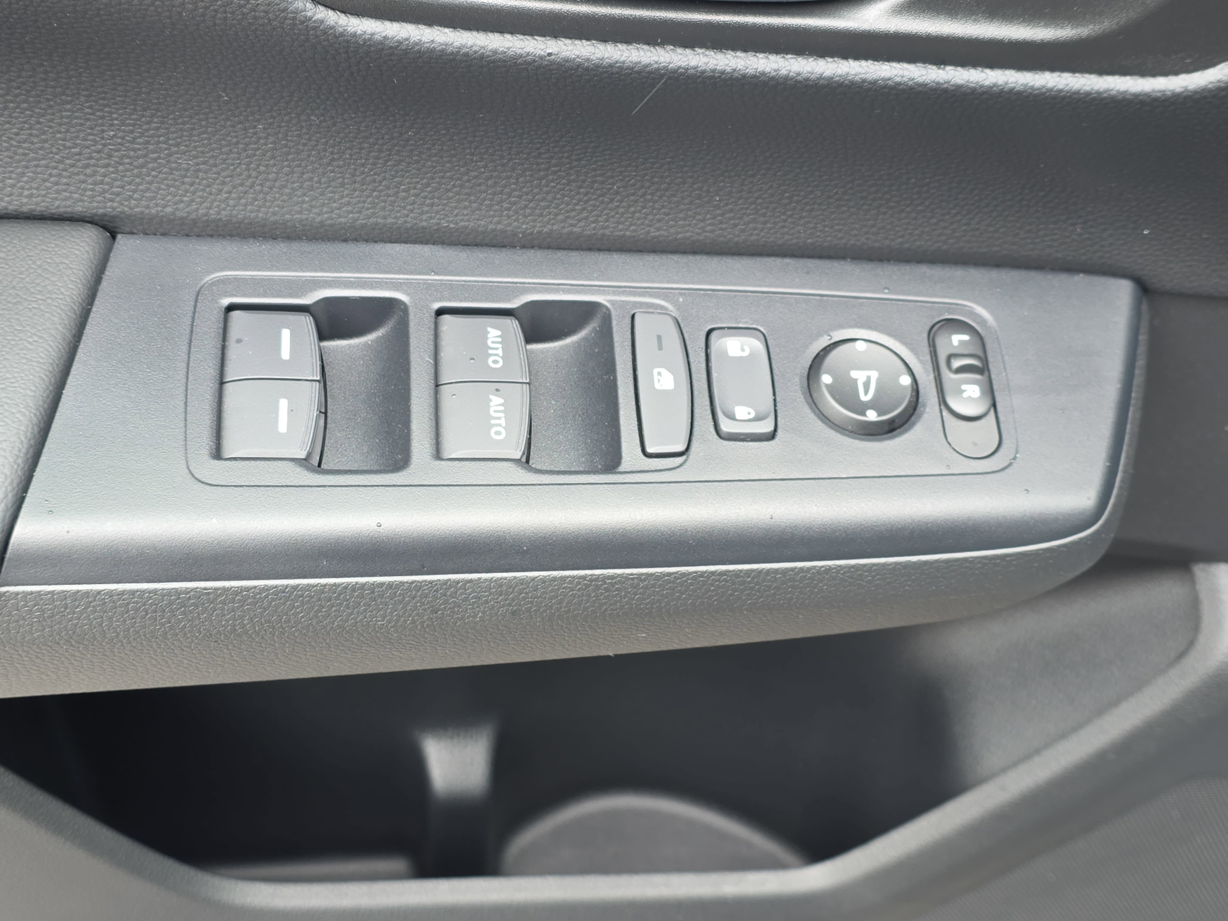 Used 2025 Honda CR-V Sport image 26