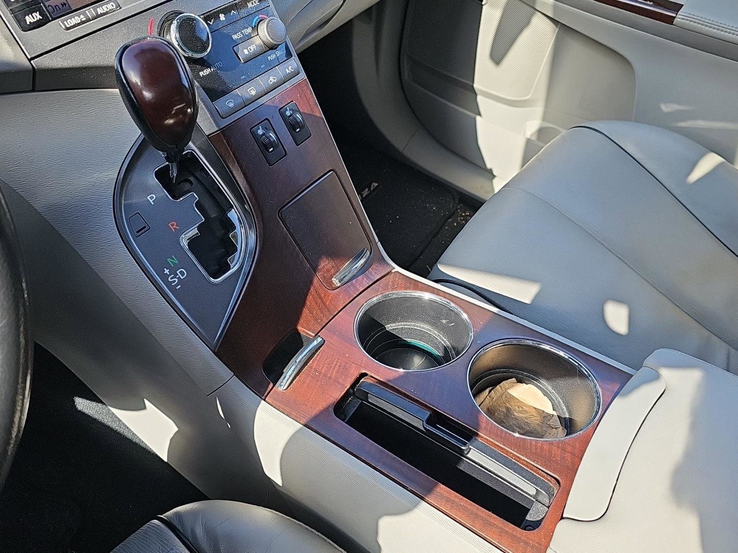 Used 2010 Toyota Venza AWD image 11