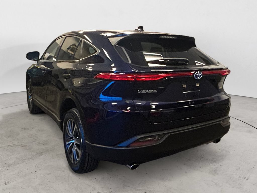 Used 2024 Toyota Venza LE AWD/4WD image 3