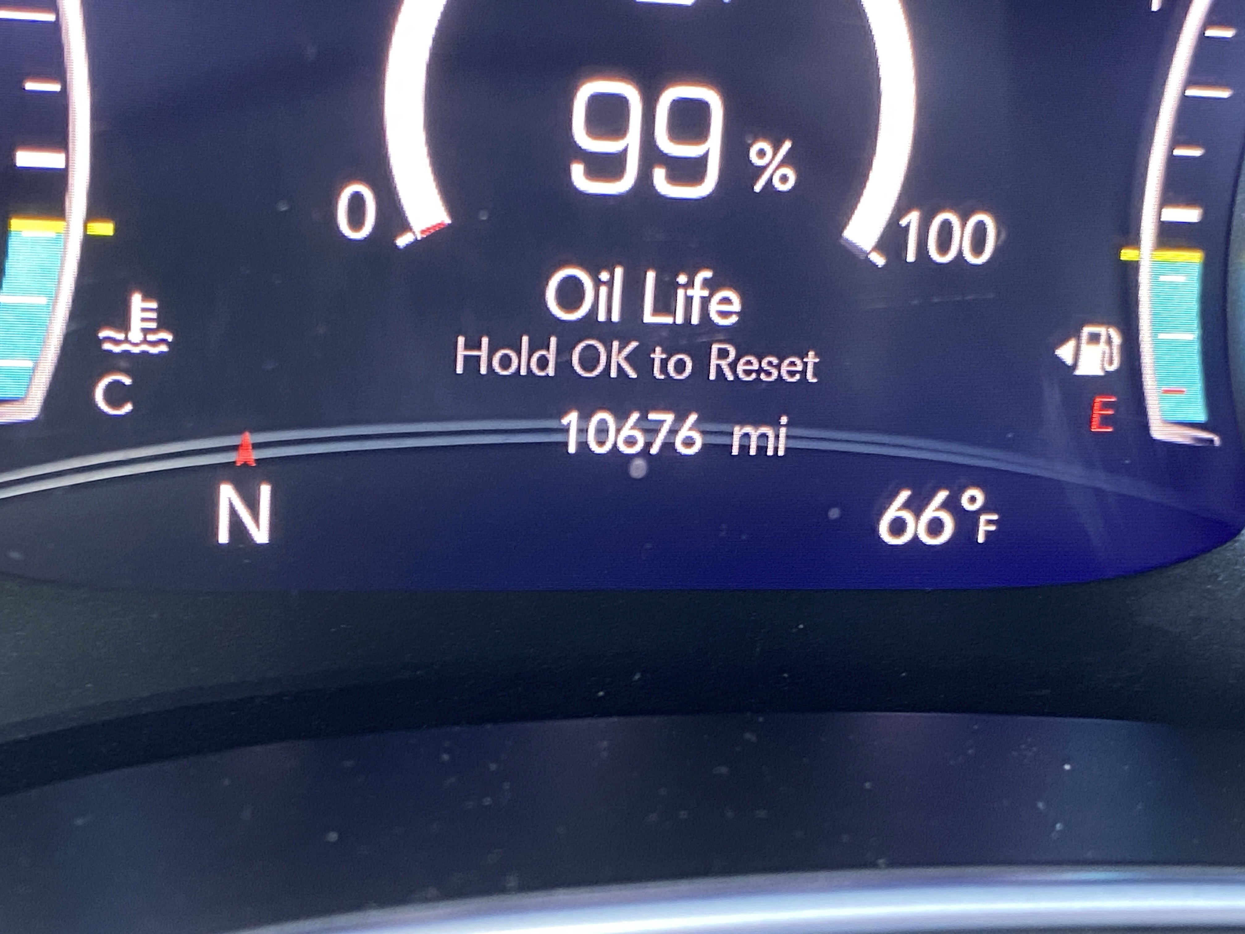 Used 2024 Chrysler Pacifica Limited w/ Uconnect Theater Family Group image 31