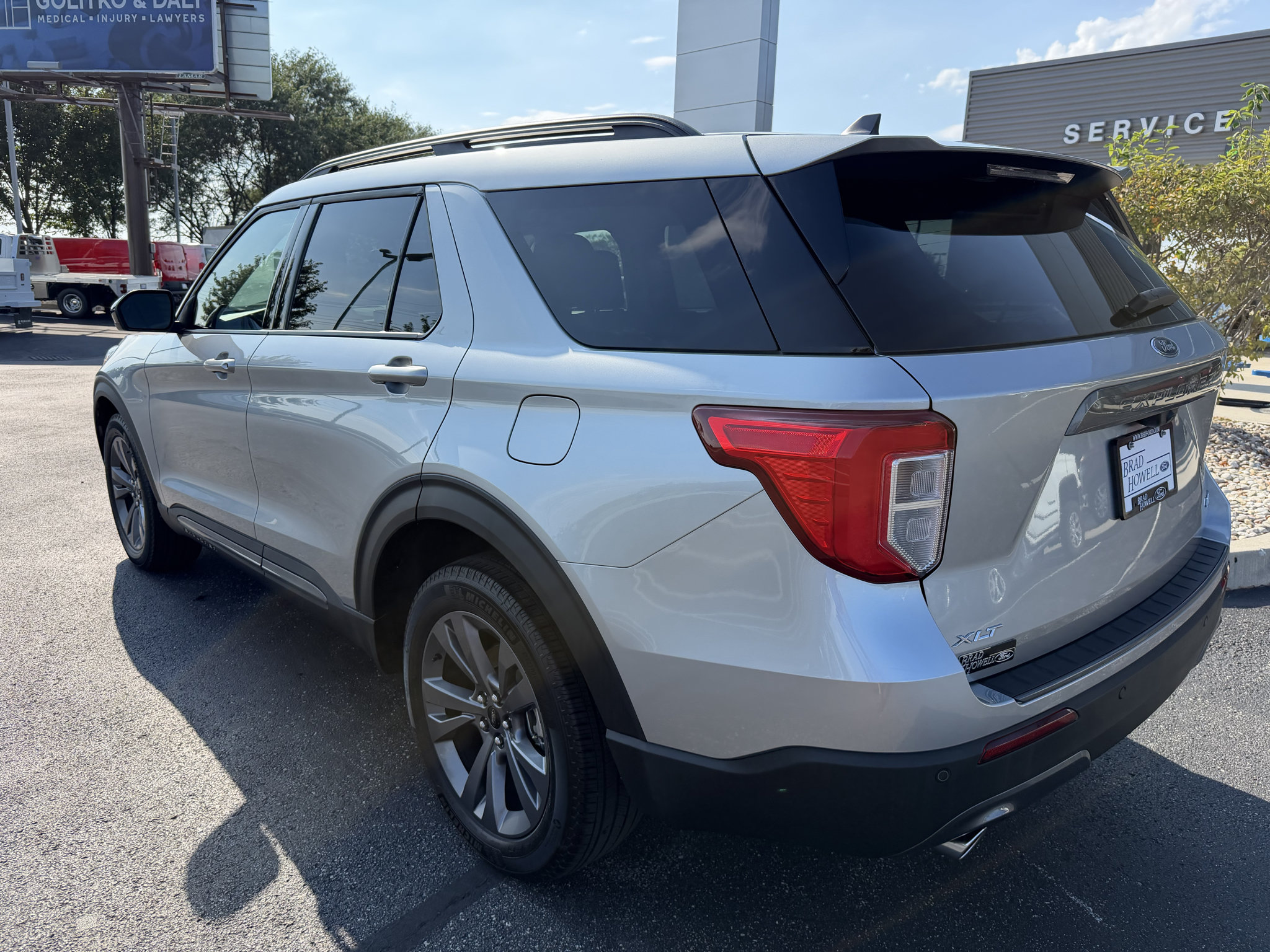 Used 2024 Ford Explorer XLT w/ Equipment Group 202A AWD/4WD image 8