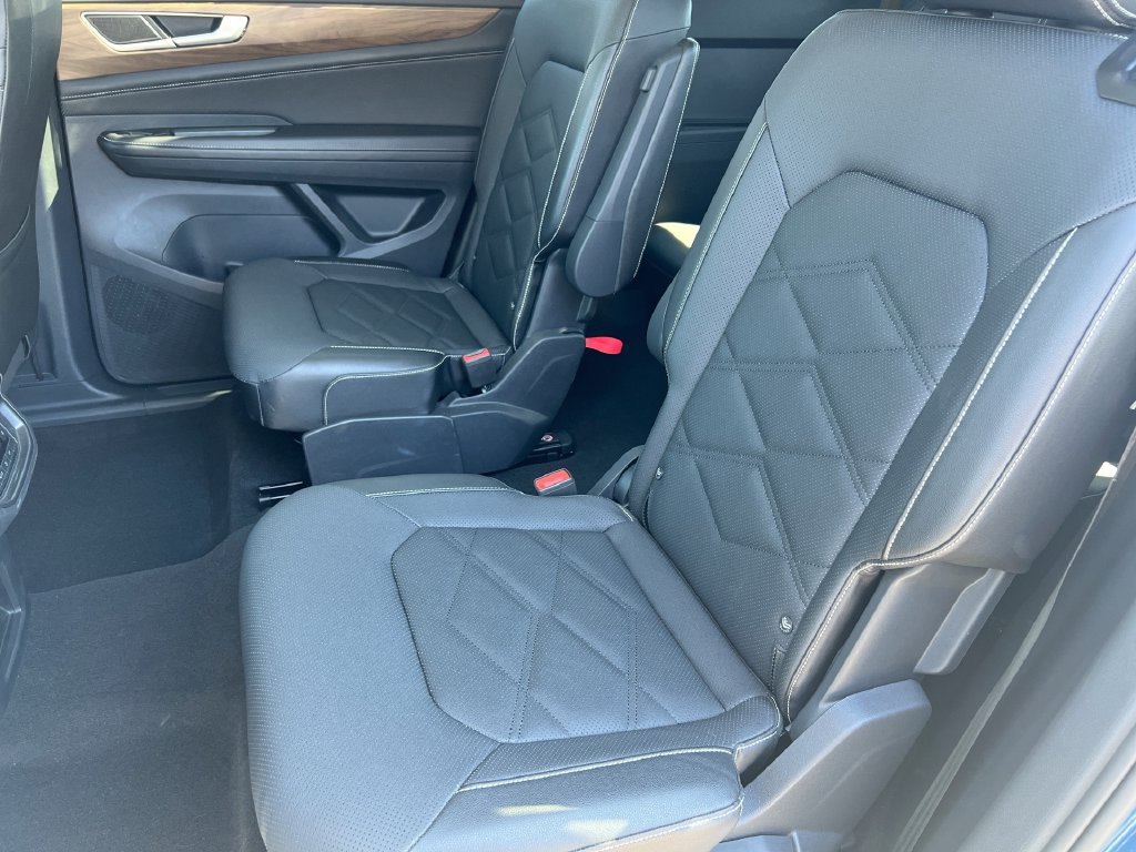 Used 2025 Volkswagen Atlas SE AWD/4WD image 28
