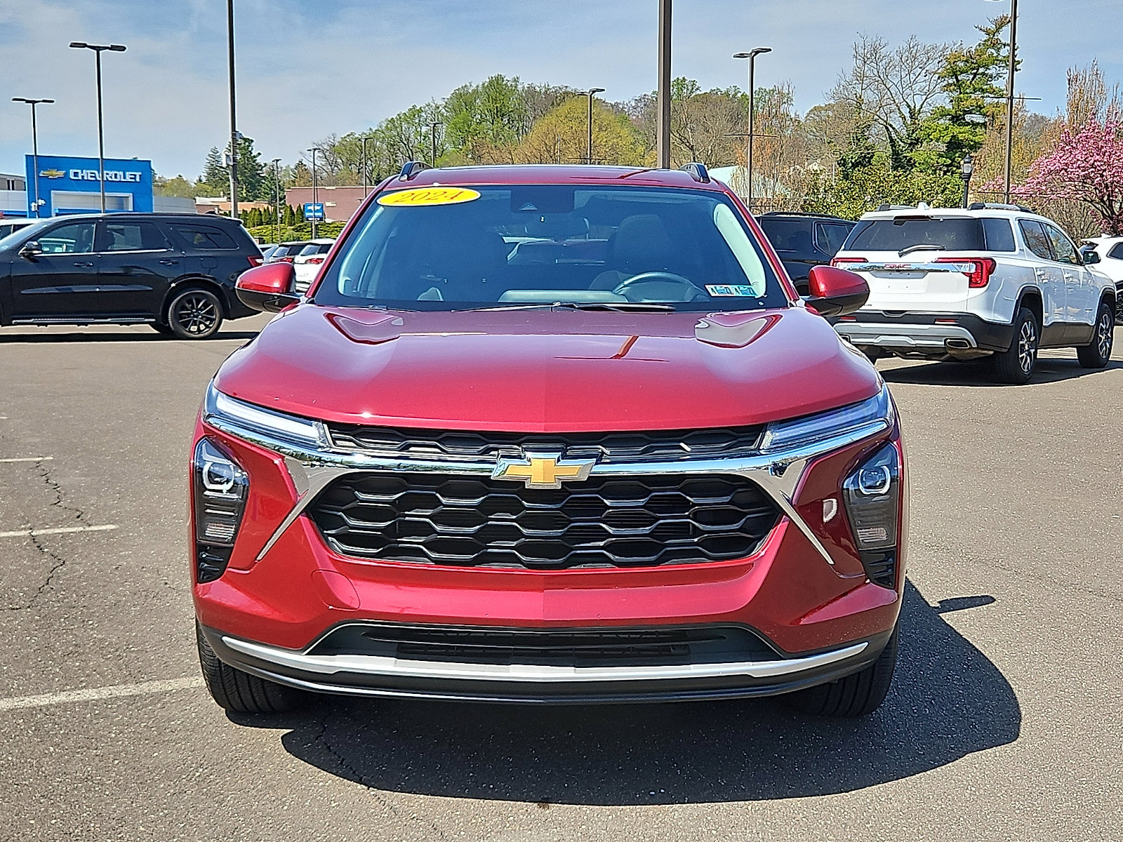 Used 2024 Chevrolet Trax LT w/ Sunroof Package FWD image 2