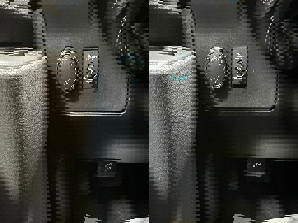 Used 2022 Chevrolet Express 3500 w/ Power Convenience Package image 18