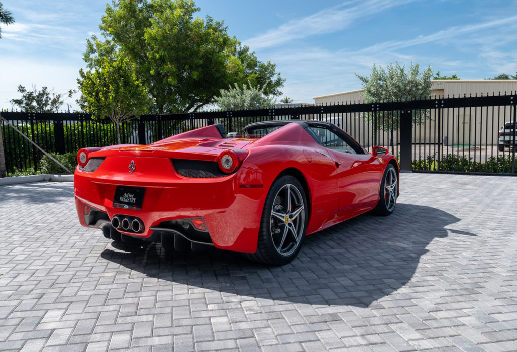 Used 2013 Ferrari 458 Spider RWD image 3