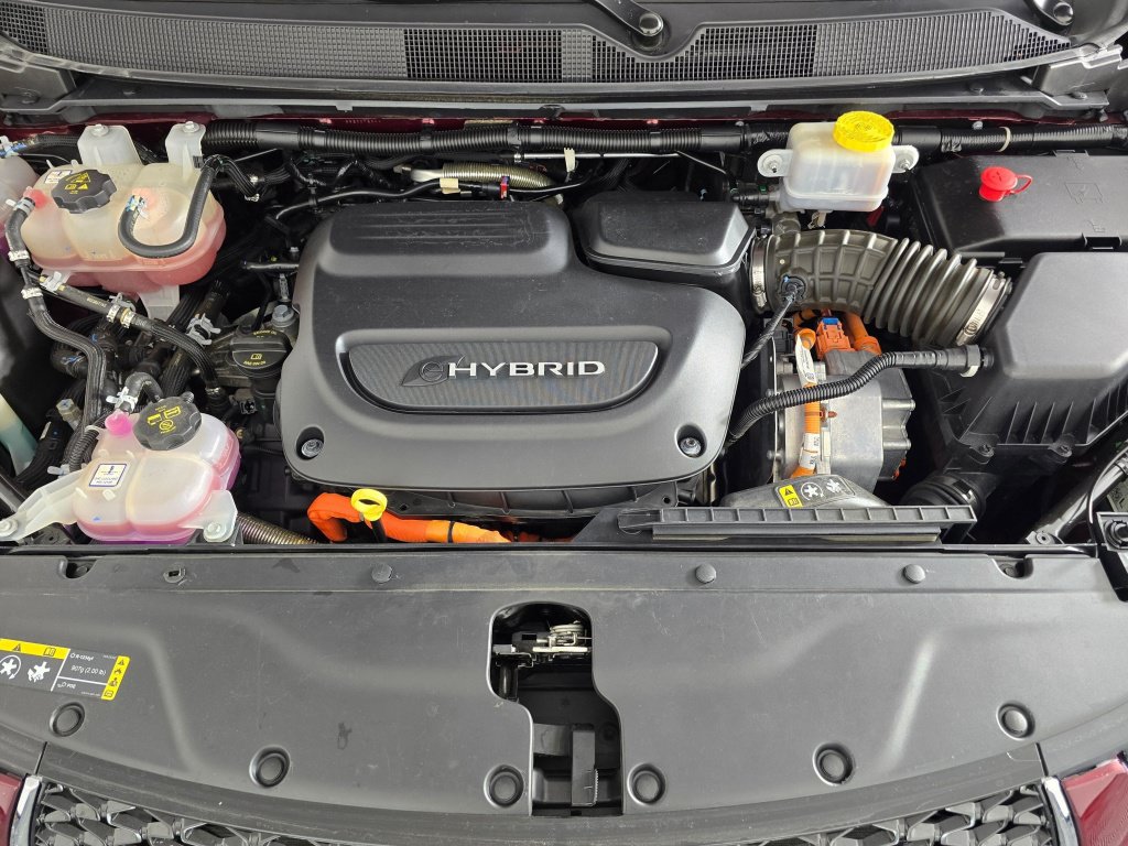 Used 2022 Chrysler Pacifica Limited w/ Uconnect Theater Family Group FWD image 18