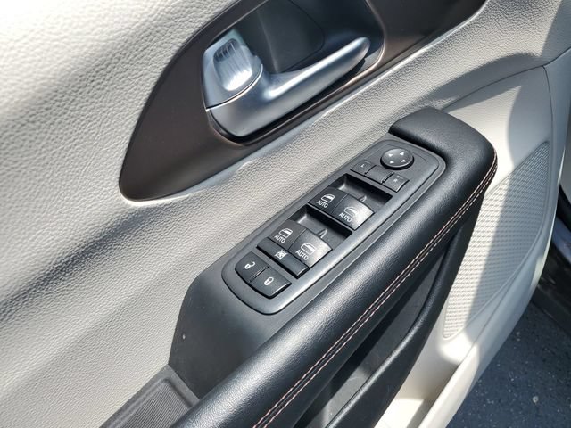 Used 2018 Chrysler Pacifica Touring-L Plus FWD image 23