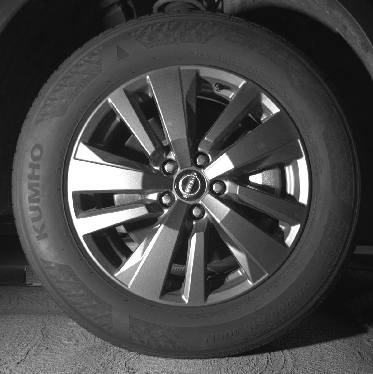 Used 2025 Nissan Pathfinder SV image 13