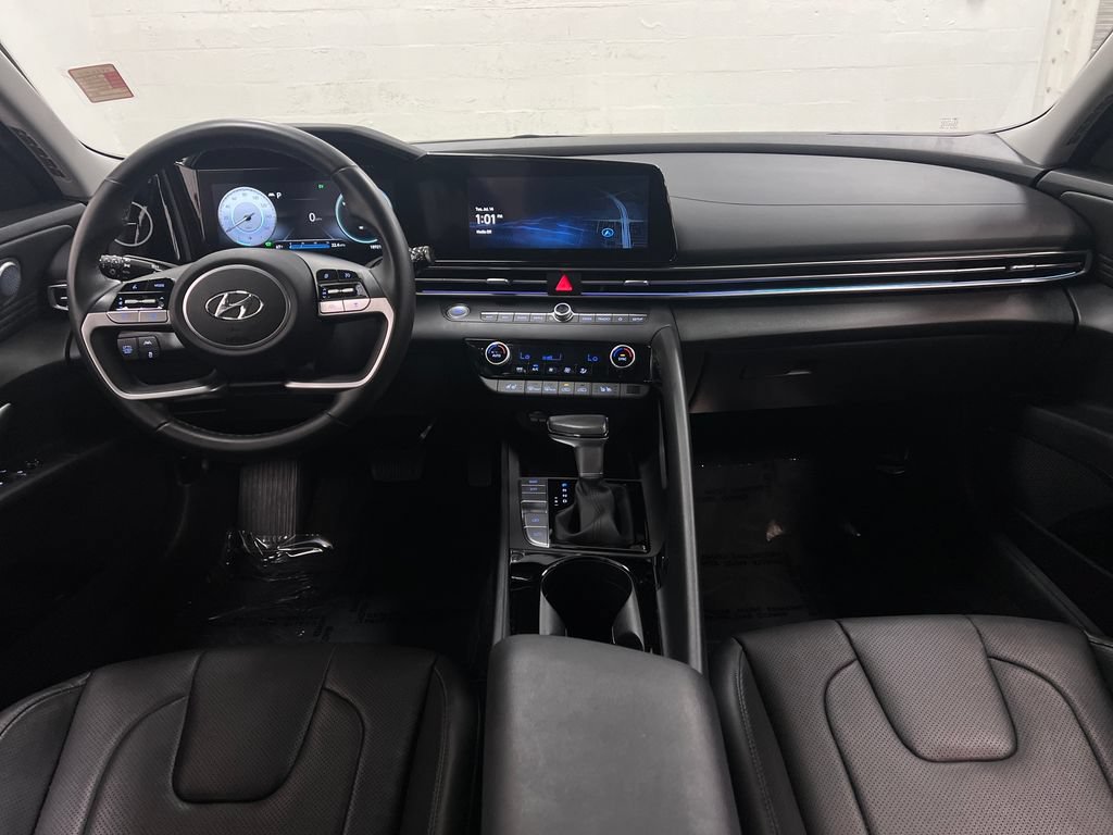 Used 2023 Hyundai Elantra Limited FWD image 14