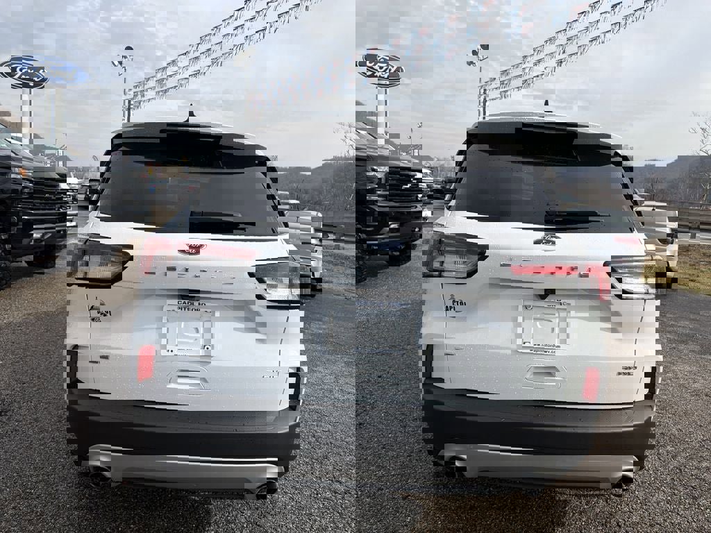 Used 2022 Ford Escape SE image 4