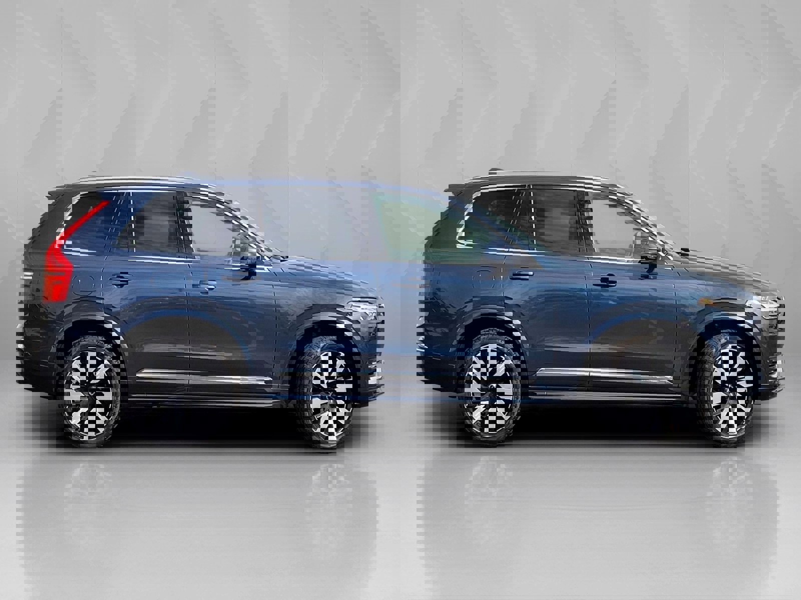 Certified 2024 Volvo XC90 T8 Plus image 3