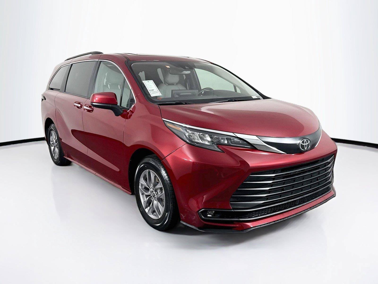 Certified 2026 Toyota Sienna XLE FWD image 10