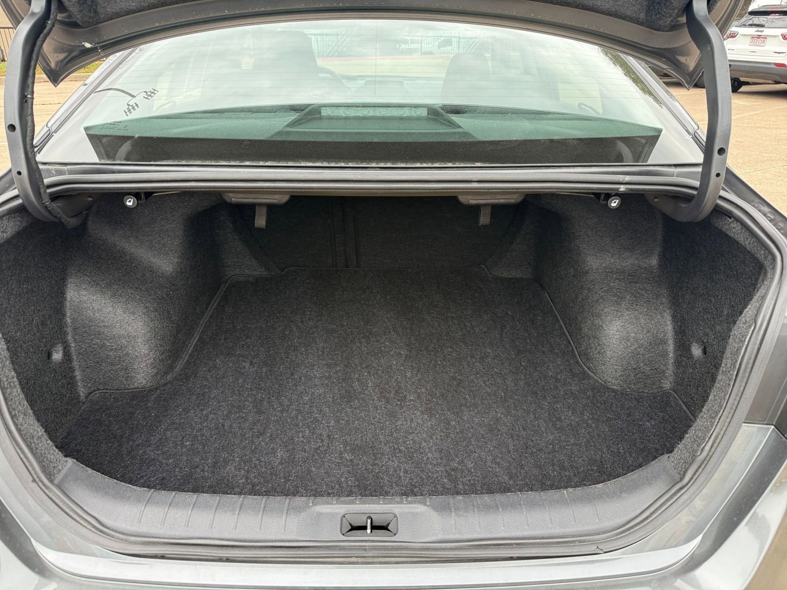 Used 2025 Nissan Altima 2.5 SV FWD image 32